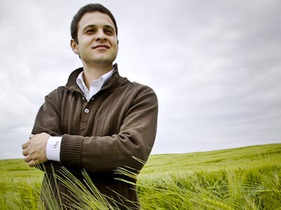 (2) Aparitia lui Tudor